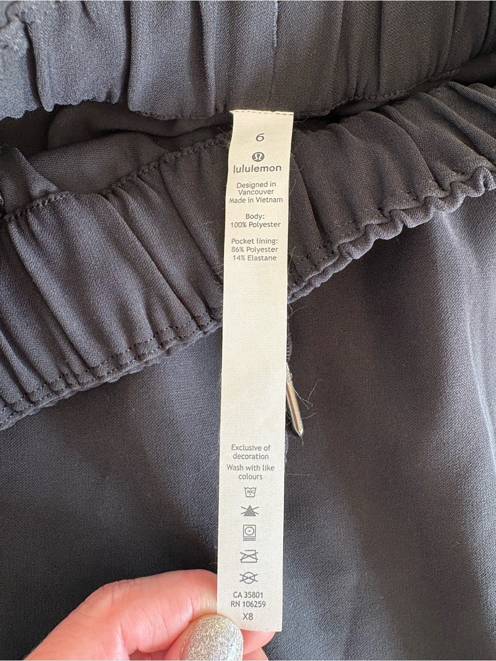 Lululemon On The Fly Black Skirt Like New Size 6 RN 106259 Sporty Chic Gorpcore - Picture 2 of 10